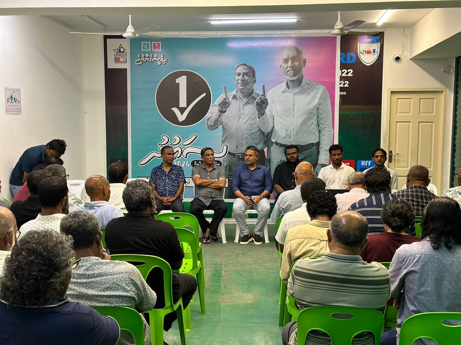 photo for ތިނަދޫ ސިޓީ މަސްވެރިންގެ ކަންބޮޑުވުންތައް ވަޒީރު އަޙްމަދު ޝިޔާމްއާ ހިއްސާކޮށްފި